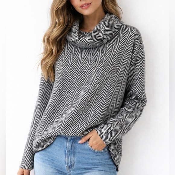 Calvin Klein Sweaters - Calvin Klein Cowl Neck Long Sleeve Herringbone Pullover Sweater -M-